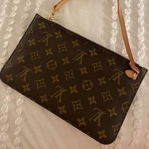 Louis Vuitton Neverfull Pochette